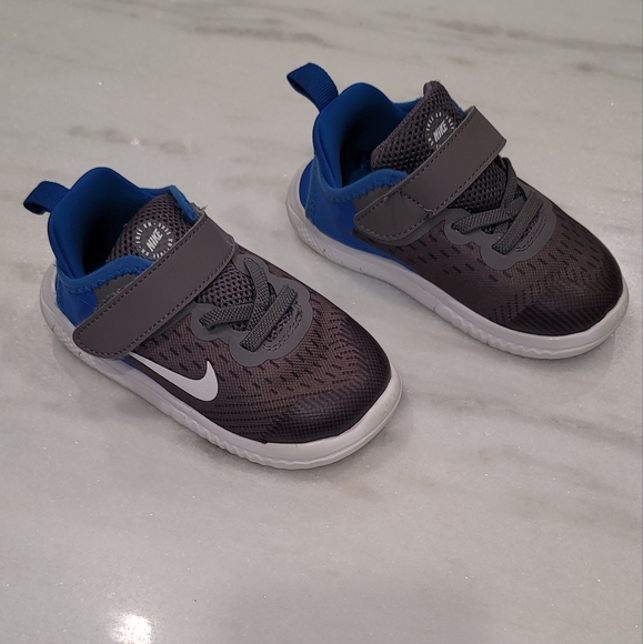 Nike Sneakers - Picture 3 of 4